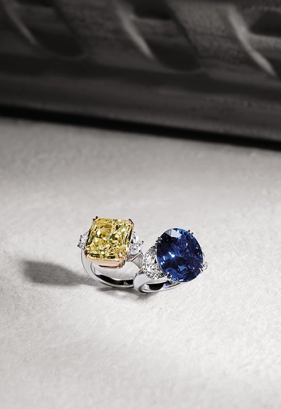 05-crivelli-gioielli-anelli-oro-bianco-rosso-diamante-fancy-zaffiro-brillanti Anelli con grande diamante fancy e grande zaffiro | Crivelli Official