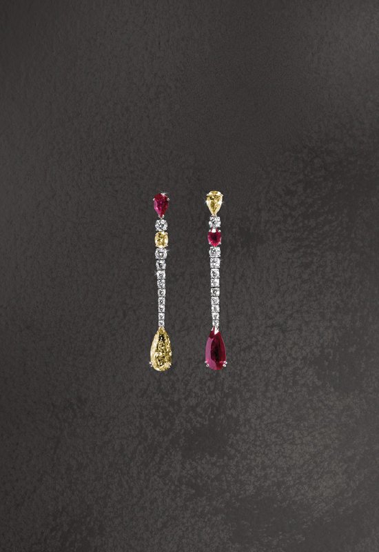 05-crivelli-gioielli-orecchini-oro-bianco-rosso-diamanti-fancy-brillanti-rubini Orecchini pendenti con brillanti, rubini e diamanti fancy | Crivelli Official