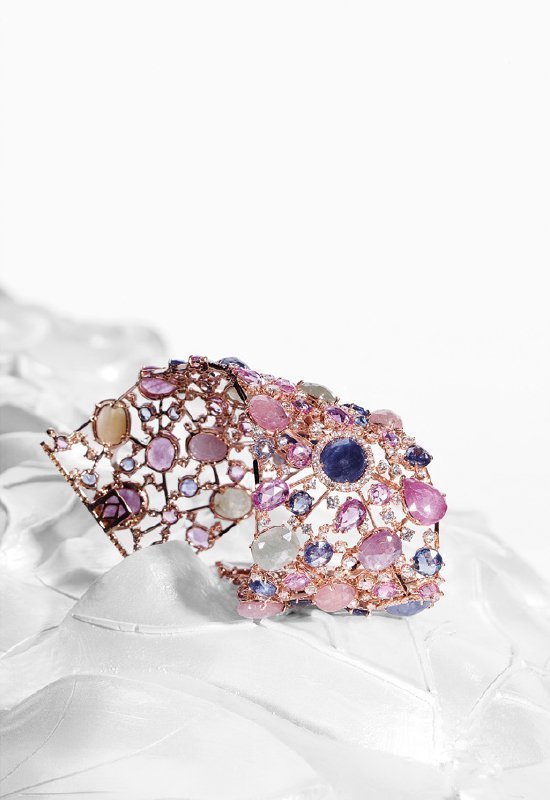 17-crivelli-gioielli-bracciale-oro-rosso-brillanti-diamanti-corindoni-zaffiri-rosa Bracciale in oro rosso con brillanti condrioni e zaffiri 02 | Crivelli Official