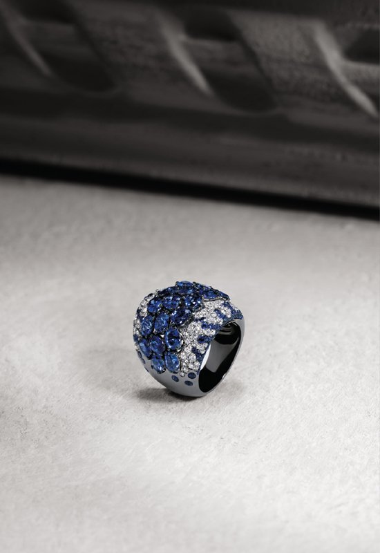 20-crivelli-gioielli-anello-oro-bianco-zaffiri-brillanti Anello a fascia con brillanti e zaffiri | Crivelli Official