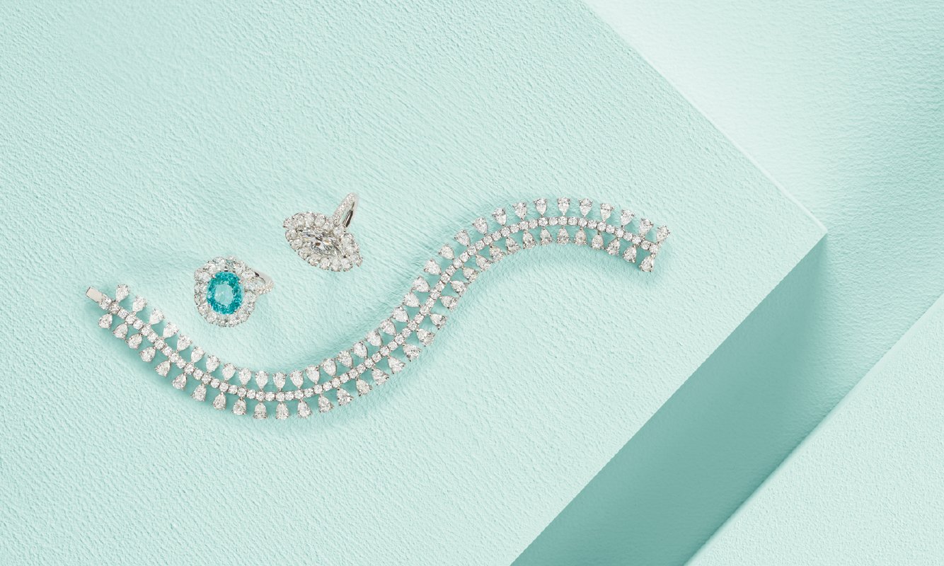 Anello oro bianco con diamanti e paraiba. Anello e bracciale oro bianco e diamanti. | Crivelli Official Anello oro bianco con diamanti e paraiba. Anello e bracciale oro bianco e diamanti. | Crivelli Official